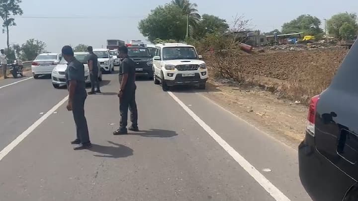 दरम्यान, दोन दिग्गज नेते भररस्त्यात भेटीसाठी थांबल्यानंतर सुरक्षा यंत्रणांची देखील दाणदाण उडाली होती.