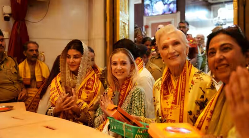 Jacqueline Fernandez with Alan Musk's mother May Musk with his forehead in Siddhivinayak temple, pictures came out