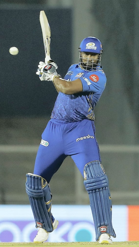 Top 10 Players With Most POTM Awards In MI Vs CSK IPL Fixture