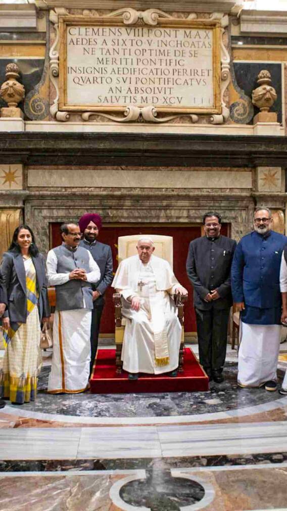 कैसे और कब शुरू हुई पोप की परंपरा