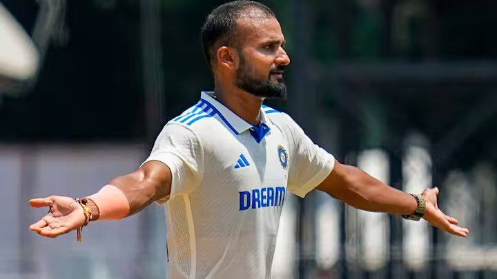 गेल्या वर्षीही 28 वर्षीय आकाश दीपच्या नावाची शिफारस करण्यात आली होती. पण यावर्षी पहिल्यांदाच त्याला बीसीसीआयच्या केंद्रीय करारात समाविष्ट करण्यात आले. आकाश दीपचा समावेश सी ग्रेडमध्ये करण्यात आला  आहे,  त्याला बीसीसीआयच्या केंद्रीय करारामधून 1 कोटी रुपये मिळतील. आकाश दीपने भारतासाठी 7 कसोटी सामन्यांमध्ये 15 विकेट्स घेतल्या आहेत.