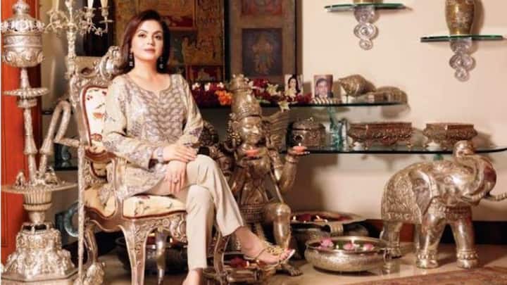 दरअसल घर की खूबसूरत कांच और मार्बल की दीवारों की सुंदरता एसी के आउटडोर यूनिट से छिप जाती है.