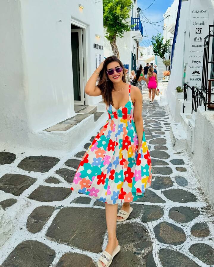 बात करें 'डॉन 3' की तो फरहान अख्तर इस फिलम की शूटिंग जल्द से जल्द शुरू करने वाले हैं. फिल्म यूरोप और विदेश की कई लोकेशंस पर शूट की जाएगी.