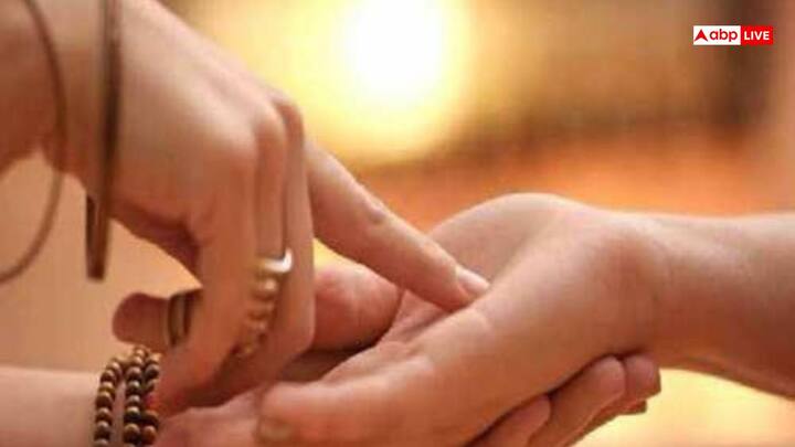 The line in the palm goes out from the beginning to the middle finger directly, it is called the fate line. Where the fate line begins, it is called Manibandha, and where it meets the middle finger at the place of bulging, it is called Shani Parvat. Those whose fate line on the palm is strong and deep, they achieve success quickly.