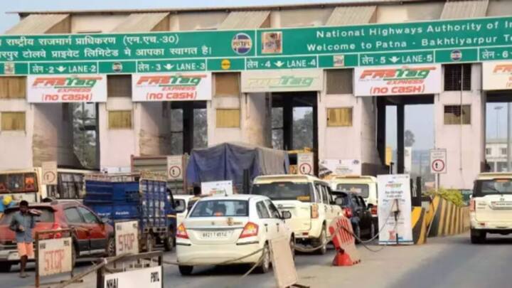 इसके अलावा बात की जाए अगर आप किसी टोल प्लाजा पर खड़े हैं. और वहां वाहनों की लाइन 100 मीटर से ज्यादा लंबी है तब भी आप टोल चुकाने से बच जाते हैं. ऐसे में भी टोल फ्री कर दिया जाता है.