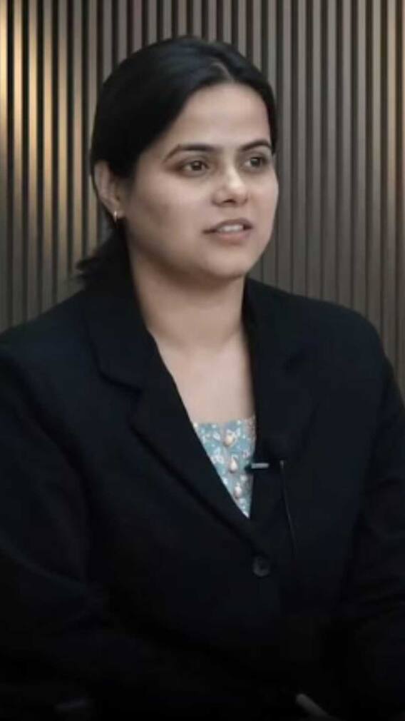 UPSC टॉपर शक्ति दुबे ने कहां से किया है ग्रैजुएशन?