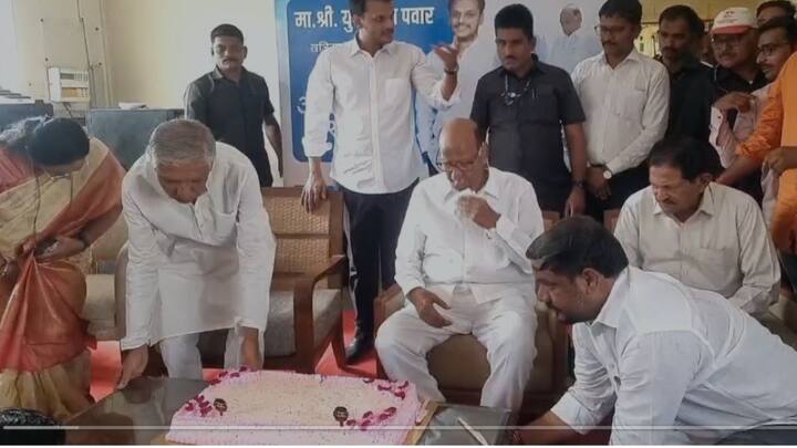 Sharad Pawar : 'माझ्या लहानपणी वाढदिवसाला गुळ शेंगदाणे किंवा गुळ खोबरं दिलं जायचं', शरद पवार युगेंद्र पवारांचा वाढदिवस साजरा करताना काय काय म्हणाले?