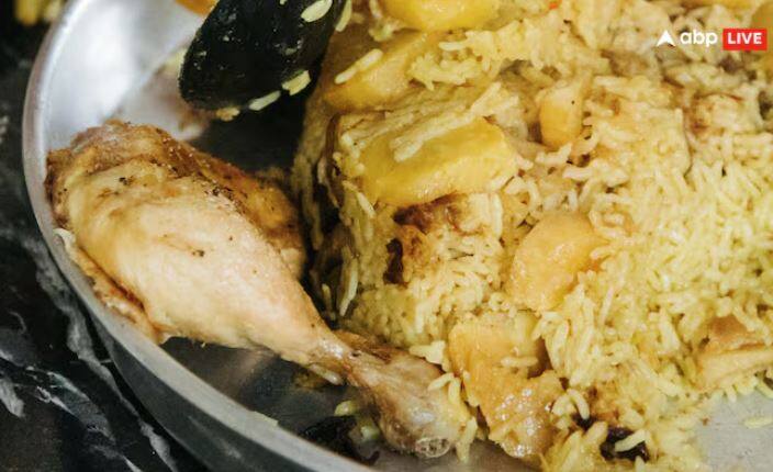 ਬਿਰਿਆਨੀ ਪਾਕਿਸਤਾਨ ਵਿੱਚ ਬਹੁਤ ਮਸ਼ਹੂਰ ਹੈ। ਇੱਥੇ ਹਰ ਤਰ੍ਹਾਂ ਦੀ ਬਿਰਿਆਨੀ ਬਣਾਈ ਜਾਂਦੀ ਹੈ, ਜਿਸਨੂੰ ਲੋਕ ਖਾਣਾ ਬਹੁਤ ਪਸੰਦ ਕਰਦੇ ਹਨ।