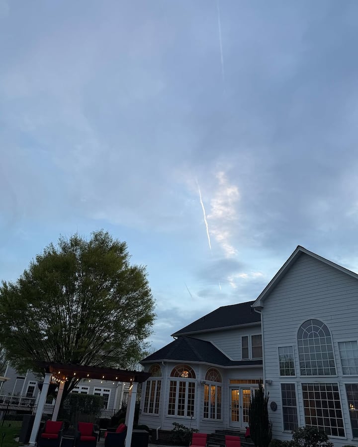 She captioned the pictures “Making Memories… Family and friends” along with blue heart emojis.