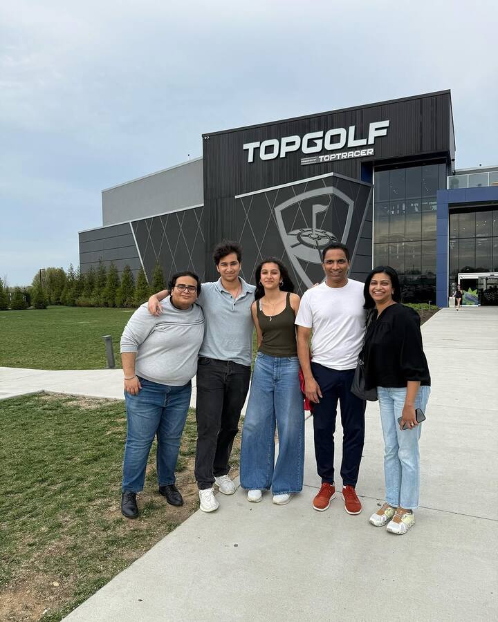 Namrata looked stylish in a black top and blazer, while Sitara wore a casual tank top and Gautam opted for a grey shirt.