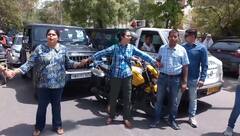 दिल्ली के स्कूलों में बढ़ती फीस को लेकर पैरेंट्स का हंगामा, आनंद निकेतन स्कूल के बाहर जाम की सड़क