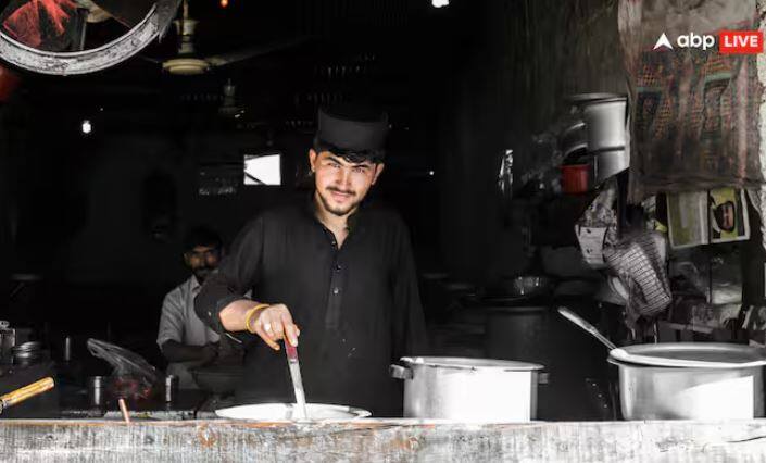 ਪਾਕਿਸਤਾਨ ਦੇ ਲੋਕਾਂ ਵਿੱਚ ਸ਼ਾਕਾਹਾਰੀ ਭੋਜਨ ਵੀ ਬਹੁਤ ਮਸ਼ਹੂਰ ਹੈ, ਜਿਸ ਵਿੱਚ ਦਾਲ-ਰੋਟੀ, ਸਬਜ਼ੀਆਂ ਅਤੇ ਚੌਲ ਮੁੱਖ ਹਨ।