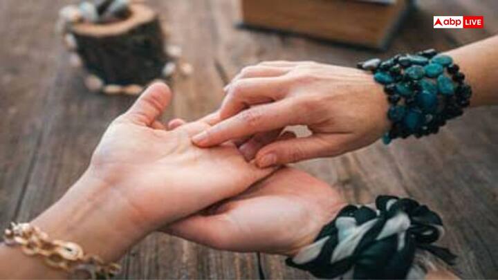 If the lines touching the lifeline in your palm form the shape of the fish, it means that your fate is going to open in the future. Due to the shape of a fish in the hand, it is indicated that there will never be a shortage of money in your life and you will get many opportunities to earn money.