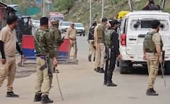 पुलिस की वर्दी में आए और नाम पूछने के बाद मारी गोली... पहलगाम में आतंकियों ने पर्यटकों को ऐसे बनाया निशाना, Photos