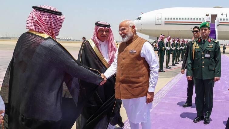 Pahalgam Attack pm modi cut short his saudi arabia trip returns back to india Pahalgam Attack: பஹல்காம் தாக்குதல்! சவுதி பயணம் ரத்து! பாதியிலேயே நாடு திரும்பிய பிரதமர்