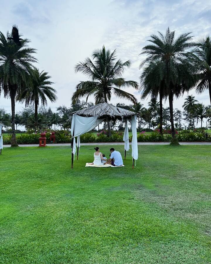 श्रद्धा आर्या ने अपने वेकेशन की ये तस्वीरें इंस्टाग्राम पर शेयर की हैं. जिसमें वो अपने बच्चों के साथ मस्ती करती हुई नजर आई.