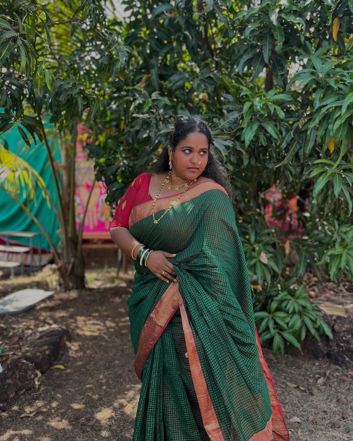 तिने मराठी आणि हिंदी चित्रपटांमध्येही काम केले आहे. 2019 मध्ये आलेल्या 'कबीर सिंग' या हिंदी चित्रपटात तिने शाहिद कपूरच्या मेडची भूमिका साकारली होती.