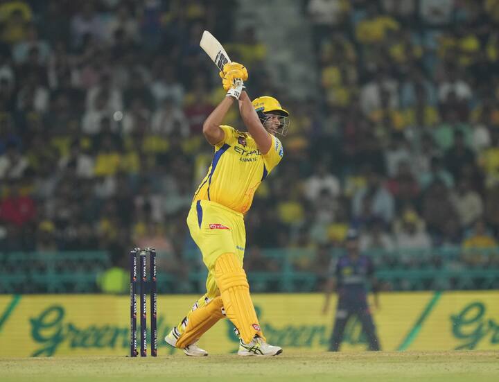 शिवम दुबे यानं तामिळनाडू स्पोर्टस  जर्नालिस्ट असोसिएशनच्या वार्षिक पुरस्कार आणि स्कॉलरशिप सोहळ्यात बोलताना ही घोषणा केली. शिवम दुबे प्रत्येकी 70 हजारांची मदत 10 खेळाडूंना करेल. टीएनएसजेएकडून या  10 खेळाडूंना 30 हजार रुपयांची मदत करेल. म्हणजे त्या खेळाडूंना 1 लाख रुपयांची शिष्यवृत्ती मिळेल.