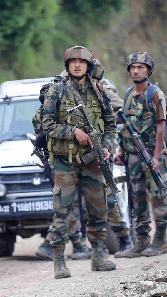 जम्मू कश्मीर में पर्यटकों पर कब कब हो चुके हमले