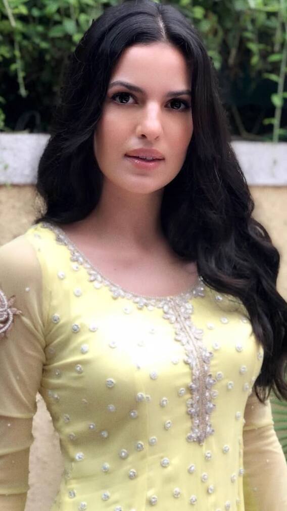 हार्दिक पांड्या की एक्स वाइफ नताशा की देसी लुक में देखें 10 तस्वीरें