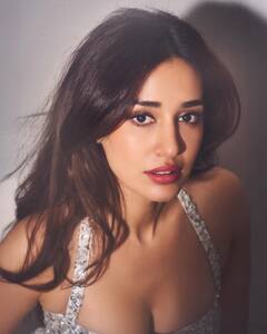 दिशा पाटनी ने मिनी ड्रेस में लूटा करार, अवनीत-मौनी ने अदाओं से चुराया दिल, देखें एक्ट्रेसेस की कातिलाना तस्वीरें