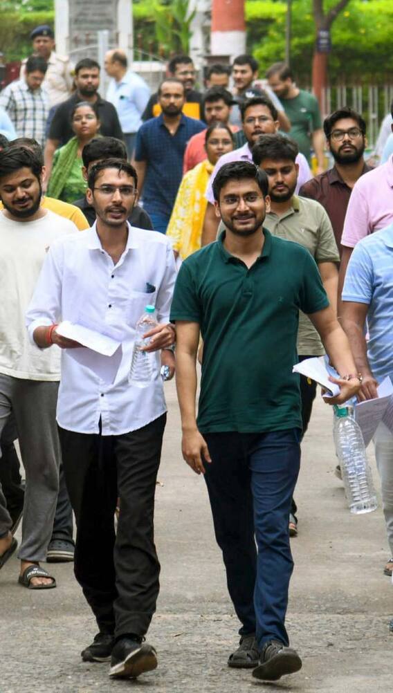 कहां की रहने वाली हैं UPSC टॉपर शक्ति दुबे?