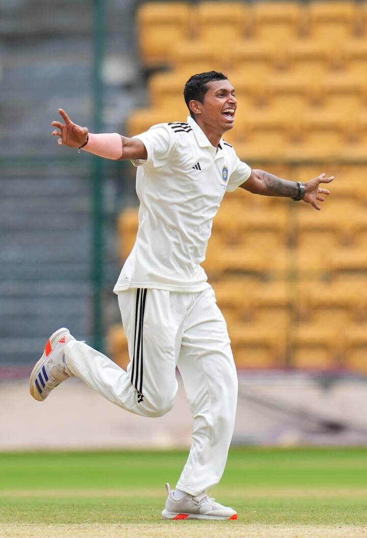 नवदीप सैनी की इंग्लिश भी बेहतर नहीं है. नवदीप को भी अंग्रेजी में बात करने में दिक्कत होती है. लेकिन भारत का ये गेंदबाज अपनी बॉल से विपक्षी टीम को ढेर करने में कामयाब रहता है.