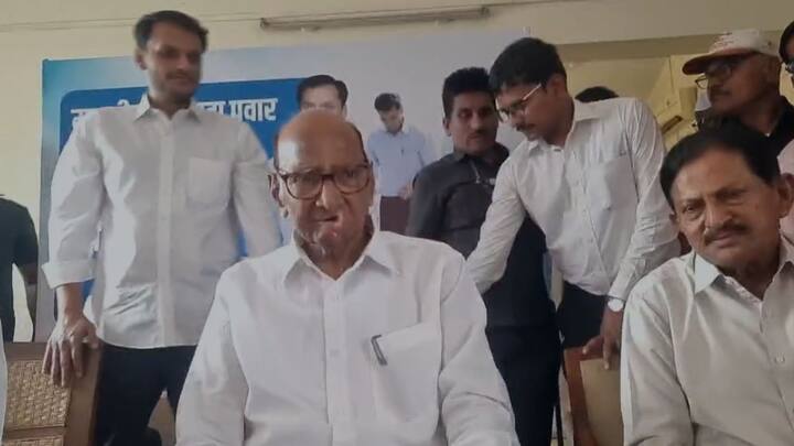 सत्तेची अपेक्षा लोकांनी करता कामा नये. आता एकट्याचं अभिनंदन किती दिवस करायचं, आम्हाला अक्षदा टाकूद्या...