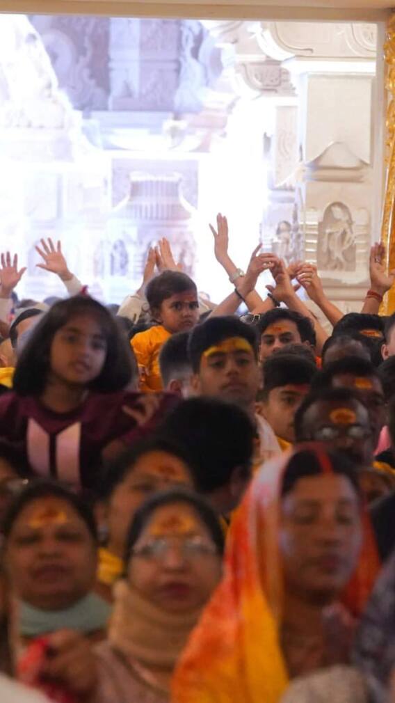 मुस्तफाबाद में कितने हिंदू रहते हैं?