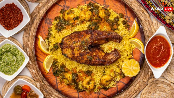 पाकिस्तानी व्यंजन स्वादिष्ट और विविधता से भरपूर होते हैं. यहां के पॉपुलर नॉनवेज डिश में चिकन बिरयानी, मछली, पुलाव, दाल-रोटी आदि शामिल हैं, जिन्हें हर उम्र के लोग पसंद करते हैं.​