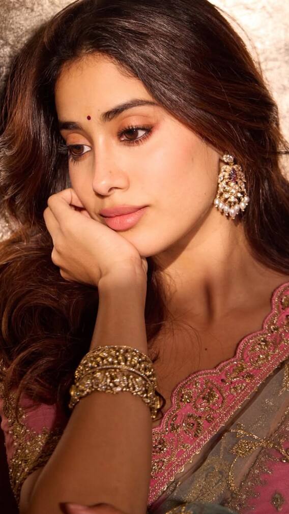 देखें जाह्नवी कपूर की देसी अंदाज में खूबसूरत तस्वीरें