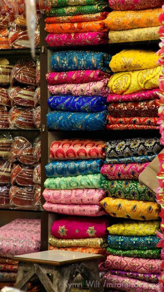 दिल्ली में सस्ते और स्टाइलिश कॉटन सूट की तलाश खत्म! जानिए कहां करें शॉपिंग