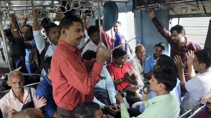 এই সময়য় অনেকক্ষেত্রেই বেশ কিছু স্পেশাল ট্রেন চালানো হয়। আবার রেলের পক্ষ থেকে এই পরীক্ষার্থীদের জন্য ছাড়ও থাকে টিকিটের দামে।