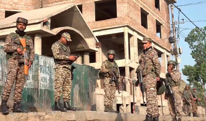 इस स्क्वॉड का नाम फॉल्कन स्क्वॉड है, जो टीआरएफ का सबसे खूंखार और फुर्तीली फोर्स कहा जाता है. ये हमले को पांच से 10 मिनट में अंजाम देकर वहां से भाग निकलते हैं.