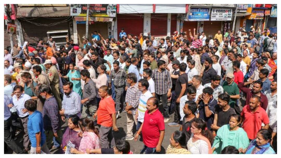 Complete Shutdown In Jammu Over Pahalgam Terror Attack Complete Shutdown In Jammu Over Pahalgam Terror Attack