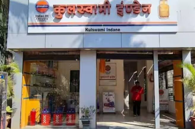 ਜੇਕਰ ਤੁਸੀਂ ਇੰਡੇਨ ਗੈਸ ਕੰਪਨੀ ਦਾ ਸਿਲੰਡਰ ਵਰਤਦੇ ਹੋ। ਤਾਂ ਤੁਸੀਂ ਬੁਕਿੰਗ ਲਈ 8454955555 'ਤੇ ਮਿਸਡ ਕਾਲ ਦੇ ਸਕਦੇ ਹੋ। ਇਸ ਤੋਂ ਇਲਾਵਾ, ਤੁਸੀਂ WhatsApp 'ਤੇ