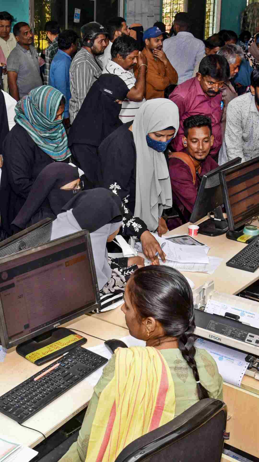 भारत में राष्ट्रीय खाद्य सुरक्षा अधिनियम के तहत राशन कार्ड जारी किए जाते हैं