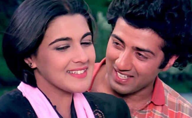 बेताब (Betab): सनी देओल आणि अमृता सिंह स्टारर सिनेमातही पहलगामचं सौंदर्य दाखवण्यात आलंय.