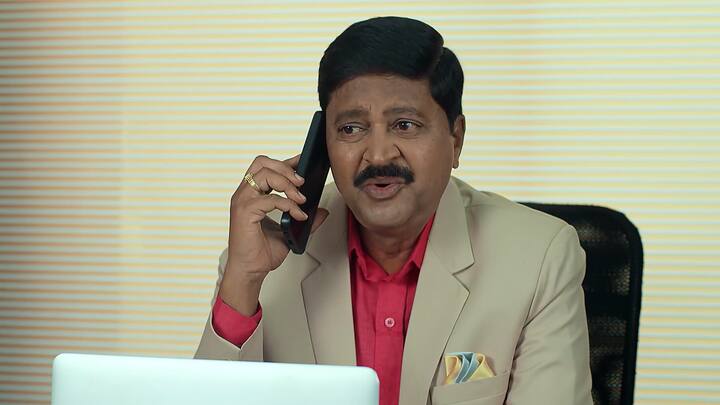 నవ్య జ్యూయెలర్స్ మేనేజర్కి కాల్ చేసి రుద్రాణి మీకు రావాల్సిన పేమెంట్స్ ఇవ్వడానికి పవర్ ఆఫ్ పట్టా కావ్య పేరుమీద లేదు.. రాజ్ చనిపోయాడు కదా..మీకు హెల్ప్ చేసేందుకే కాల్ చేశాను అంటుంది.. వాళ్లు వెంటనే రంగంలోకి దిగుతాం అంటారు