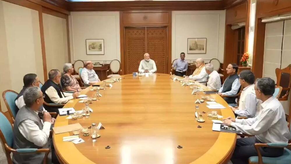 pahalgam-terror-attack-live-updates-tourists-injured-baisaran-valley-atanki-hamla-video-kashmir-indian-army PM ਦੀ ਰਿਹਾਇਸ਼ ‘ਤੇ CCS ਦੀ ਮੀਟਿੰਗ ਖ਼ਤਮ, ਅੱਤਵਾਦੀਆਂ ਦੇ ਖਾਤਮੇ ਲਈ ਪਲਾਨ ਤਿਆਰ