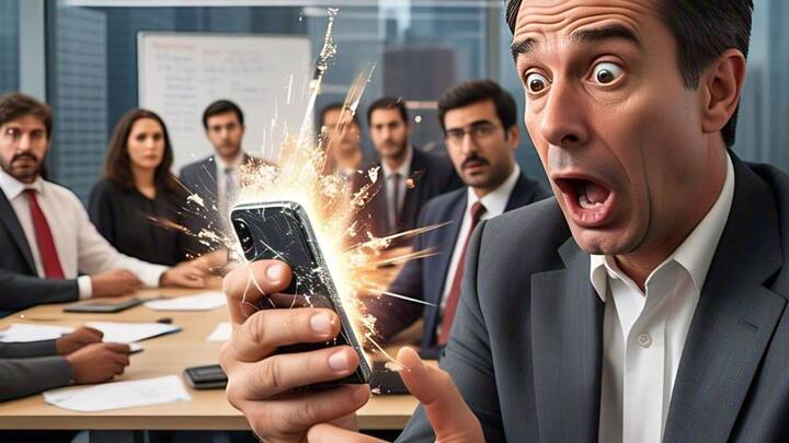 स्मार्टफोन फटने से पहले कई चेतावनियां देता है, जिन्हें समय रहते पहचानकर बड़ी दुर्घटना से बचा जा सकता है.