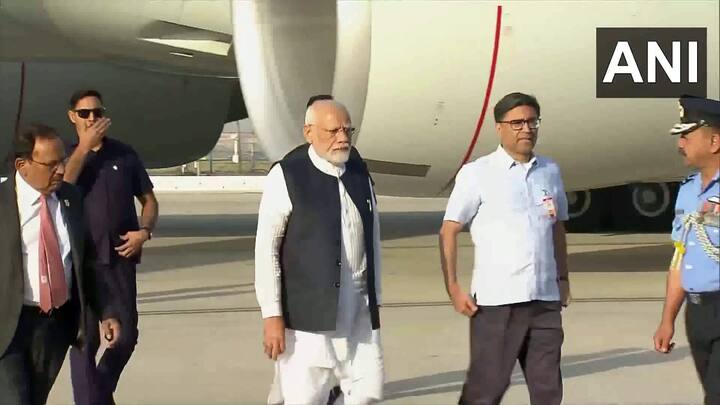 पंतप्रधान मोदी हे सौदी अरेबियाच्या दौऱ्यावर होते. मात्र, पहलगाम दहशतवादी हल्ल्याचे वृत्त समजताच पंतप्रधान मोदी सौदीचा दौरा अर्धवट सोडून मायदेशी परतले.
