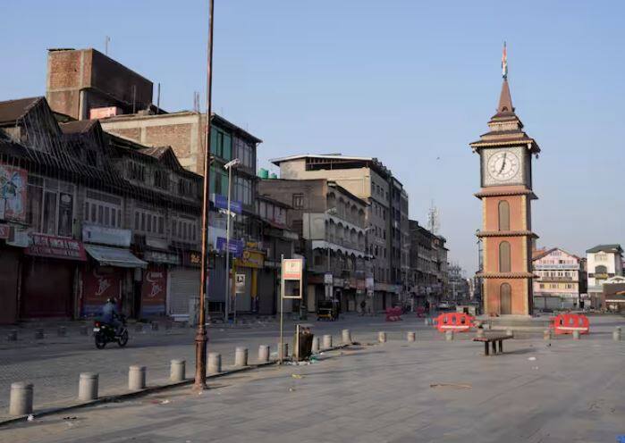 ਬੀਸੀਸੀਆਈ ਨੇ ਕਸ਼ਮੀਰ ਦੇ ਪਹਿਲਗਾਮ ਵਿੱਚ ਹੋਏ ਅੱਤਵਾਦੀ ਹਮਲੇ ਦੇ ਸਬੰਧ ਵਿੱਚ ਮੈਚ ਤੋਂ ਪਹਿਲਾਂ ਇਹ ਦਿਸ਼ਾ-ਨਿਰਦੇਸ਼ ਜਾਰੀ ਕੀਤੇ ਹਨ। ਪਹਿਲਗਾਮ ਅੱਤਵਾਦੀ ਹਮਲੇ ਵਿੱਚ 26 ਨਿਰਦੋਸ਼ ਲੋਕ ਮਾਰੇ ਗਏ ਹਨ।