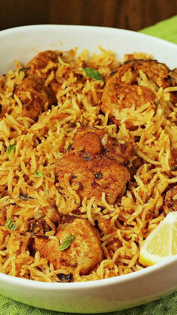 दिल्ली की गलियों में छुपा है बिरयानी का असली स्वाद, कहां मिलती है सबसे बेहतरीन बिरयानी?