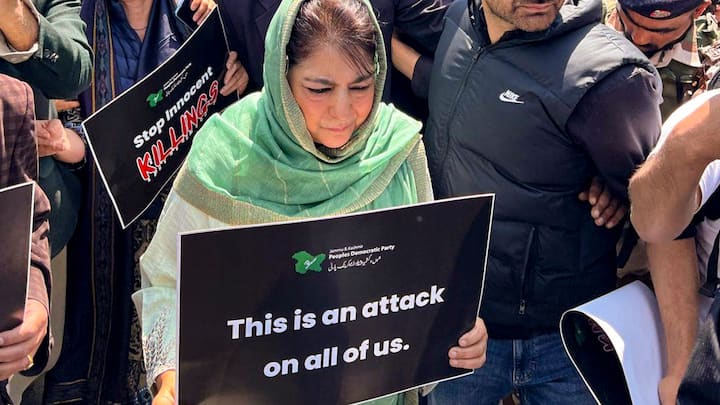 Former Chief Minister of J&K and chief of People’s Democratic Party Mehbooba Mufti led a protest in Srinagar on Wednesday and demanded action against the perpetrators of the attack. (Image Source: PTI)