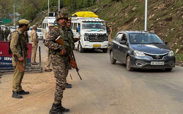 Pahalgam Terror Attack:  જમ્મુ અને કાશ્મીરના પહલગામમાં થયેલા આતંકવાદી હુમલાએ સમગ્ર દેશને હચમચાવી નાખ્યો છે, આ હુમલામાં અત્યાર સુધીમાં 26 લોકોનાં મોત થયા છે, જ્યારે ઘણા લોકો ઘાયલ થયા છે.