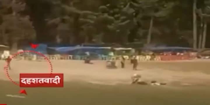 पहलगाममध्ये पोलिसांच्या गणवेशात आलेल्या दहशतवाद्यांनी देशीविदेशी पर्यटकांवर अंदाधुंद गोळीबार केल्याची माहिती आहे.