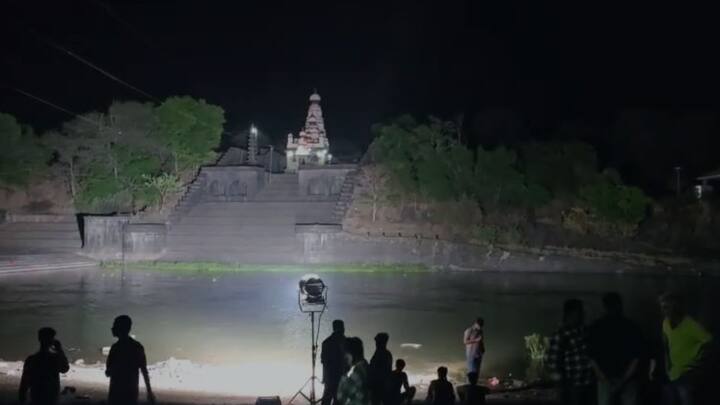 सौरभ शर्मा असे या  कलाकाराचे नाव आहे तो डान्सर असल्याची प्राथमिक माहिती आहे.