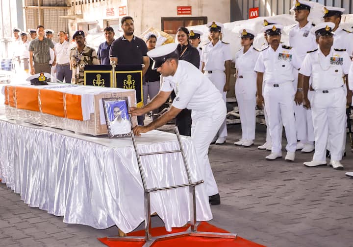 एक अन्य पड़ोसी सीमा ने बताया कि दिवंगत अधिकारी के घर पर भव्य समारोह हुए थे और न केवल नरवाल परिवार, बल्कि पूरा मोहल्ला शादी के बाद खुशी मना रहा था. उन्होंने करनाल में बताया कि नरवाल ने इंजीनियरिंग की और बाद में भारतीय नौसेना में अधिकारी बने.