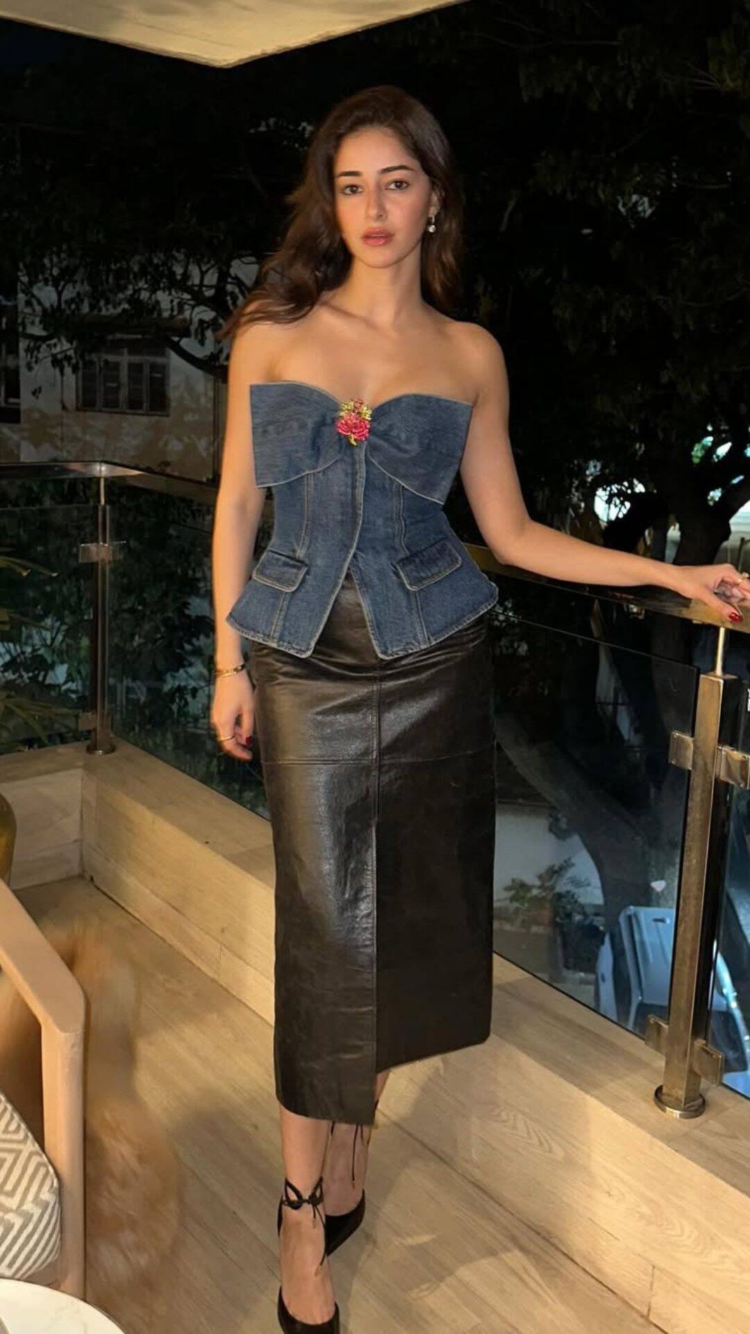 अगर आपको थोड़ा सा क्यूट लुक चाहिए तो आप अनन्या पांडे का ये लुक सही रहेगा